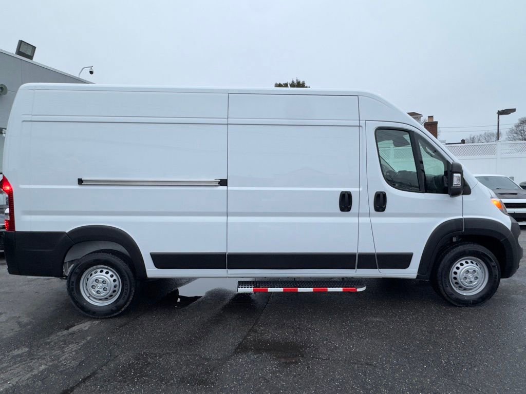 Used 2025 RAM ProMaster 2500 w/ Convenience Group image 9