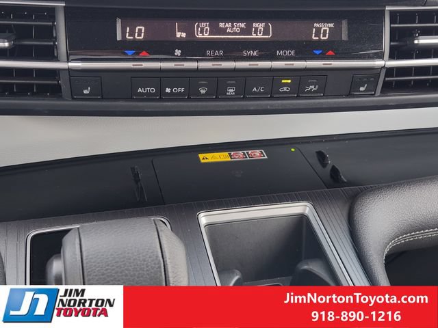 Used 2026 Toyota Sienna XLE FWD image 19