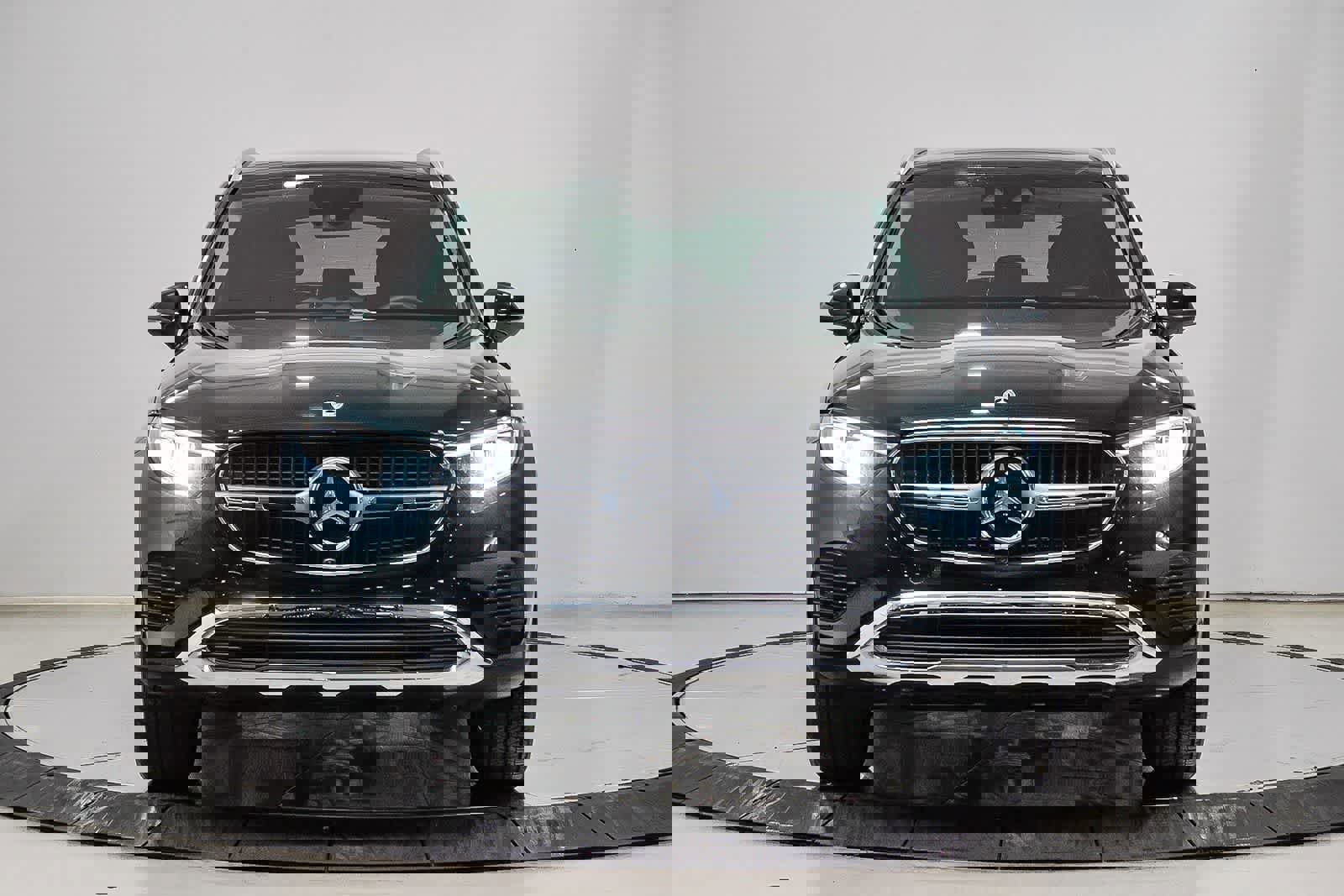 Used 2025 Mercedes-Benz GLC 350e image 6