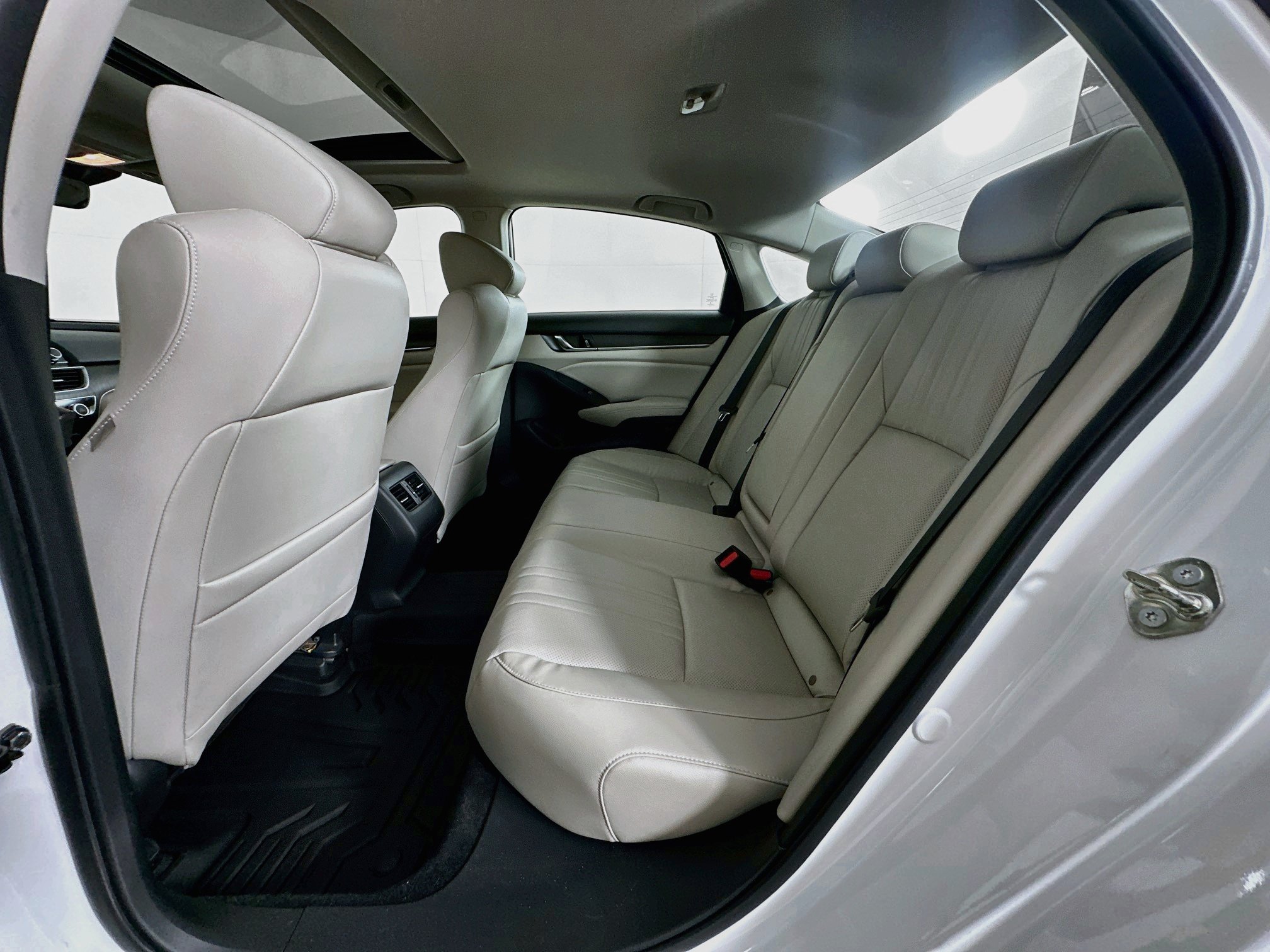 Used 2018 Honda Accord EX-L image 28