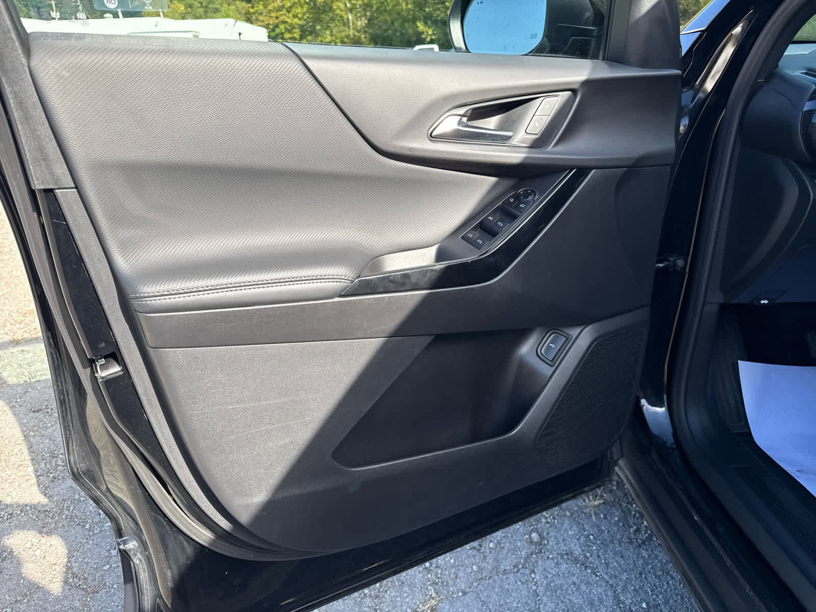 Used 2025 Chevrolet Equinox LT w/ Convenience Package II image 9