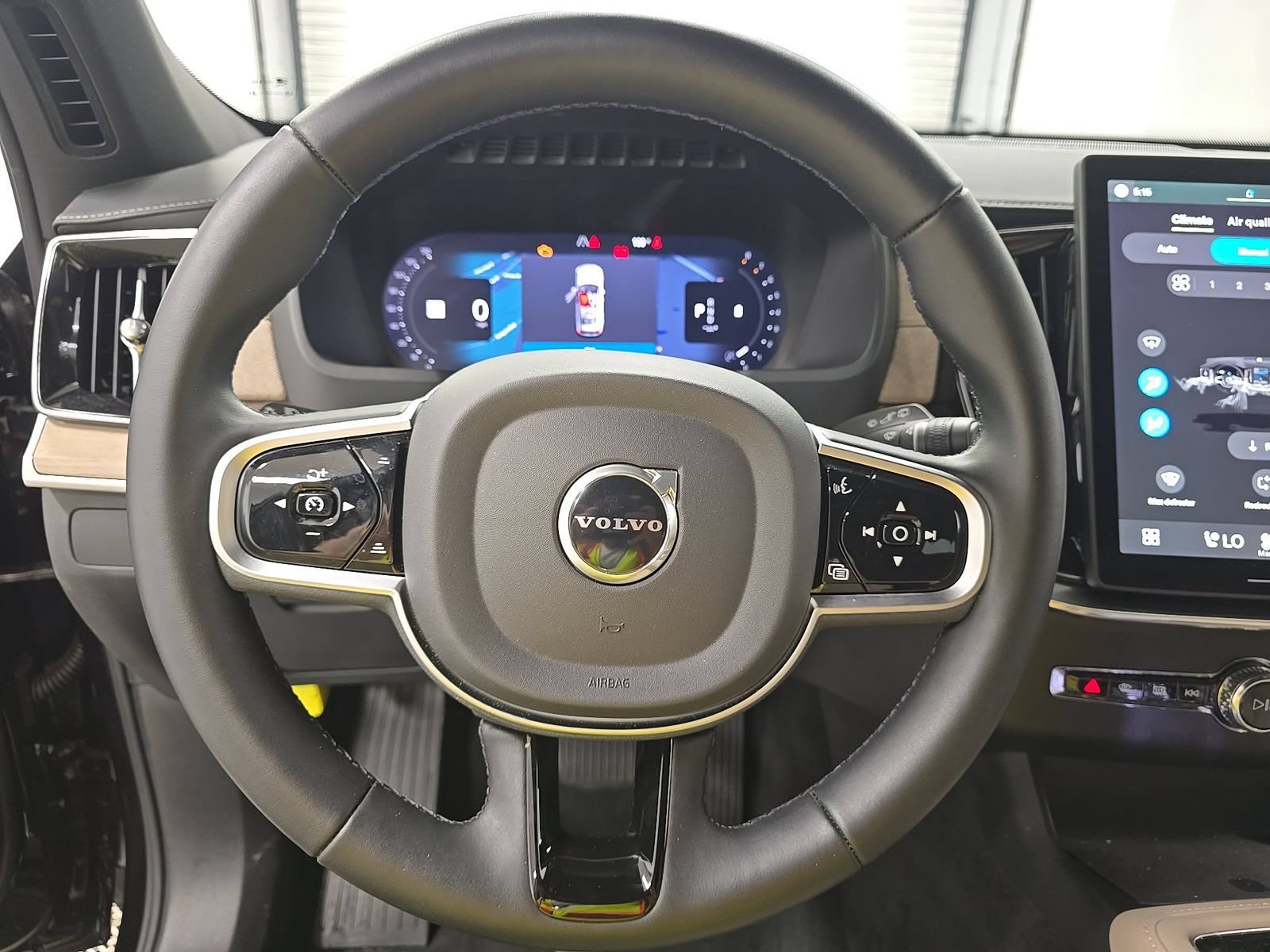 Used 2026 Volvo XC90 B5 Plus AWD/4WD image 9