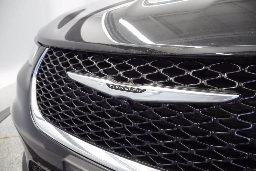 Certified 2023 Chrysler Pacifica Touring-L FWD image 13