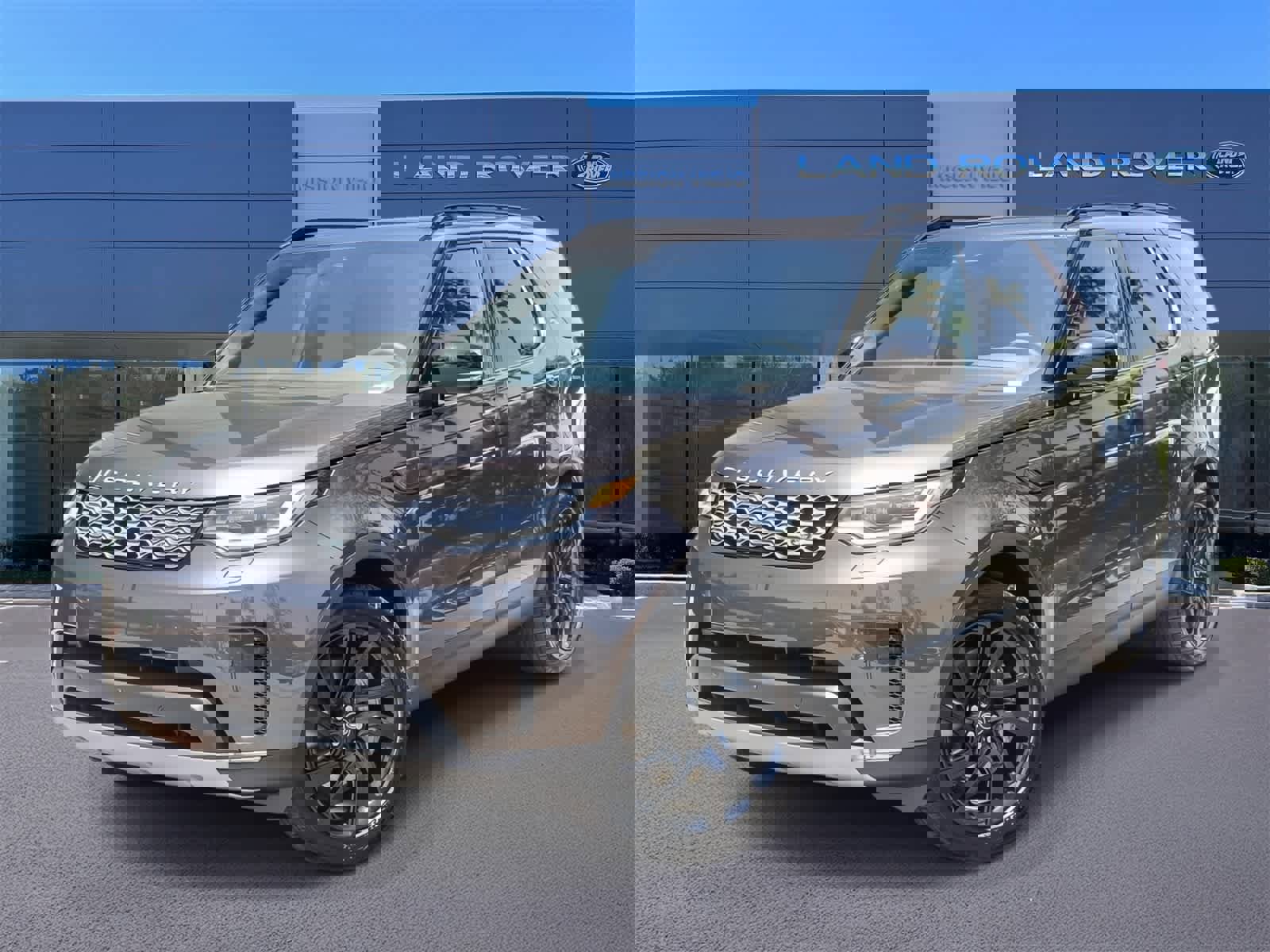 New 2025 Land Rover Discovery S