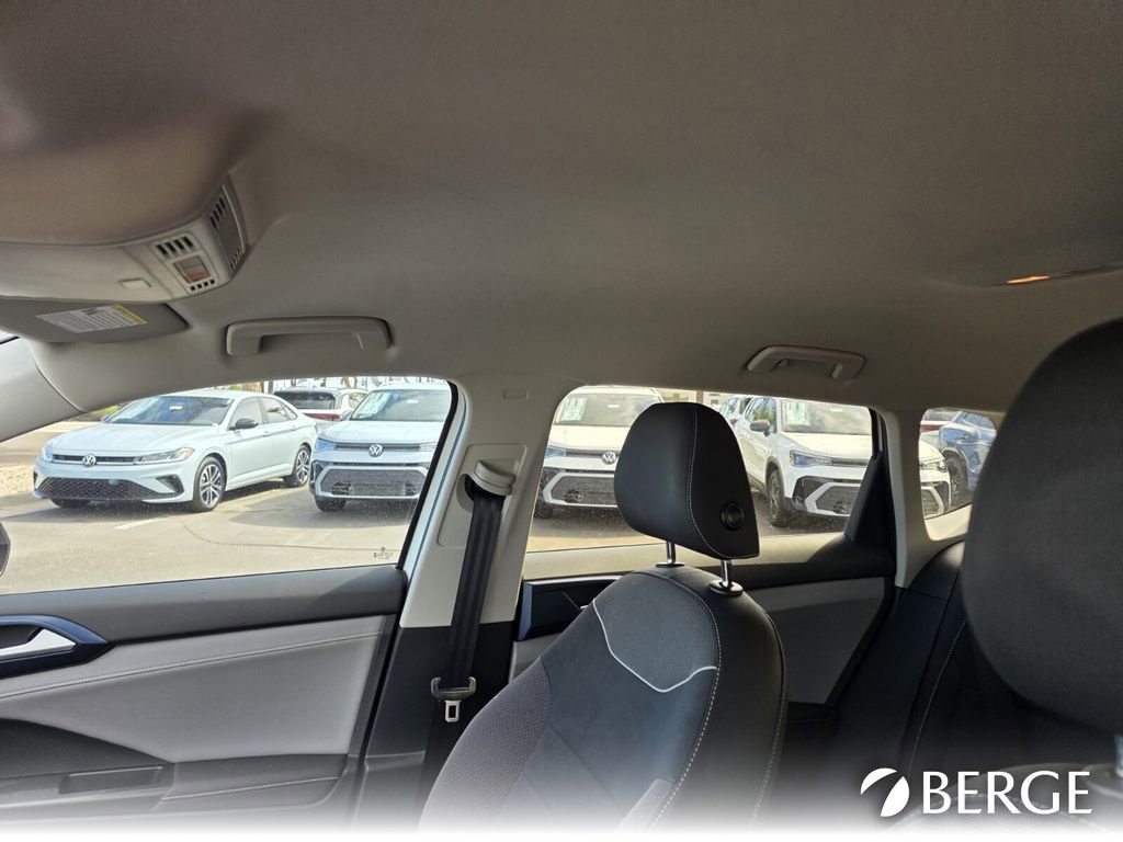 Used 2024 Volkswagen Taos SE FWD image 16