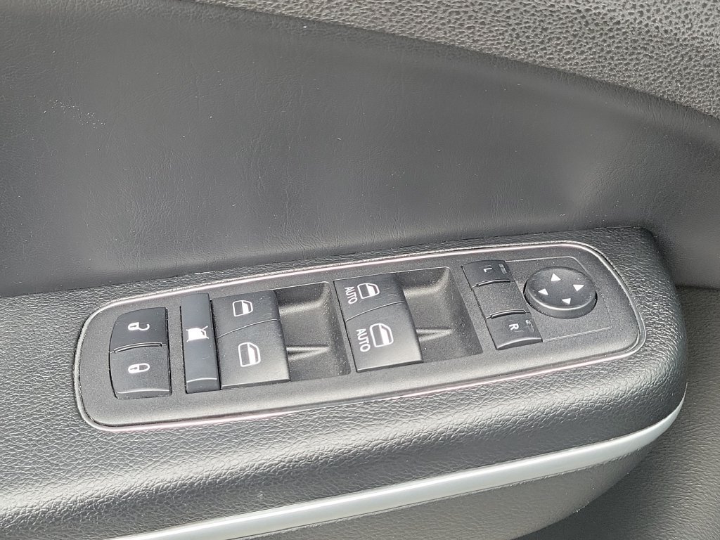 Used 2023 Chrysler 300 S w/ Comfort Group RWD image 30