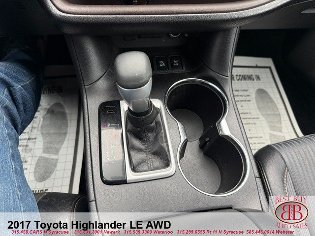 Used 2017 Toyota Highlander Plus AWD/4WD image 15