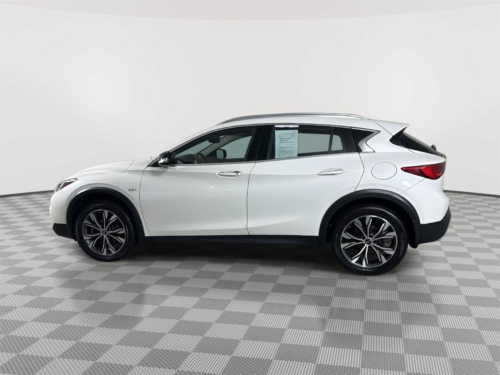 Used 2018 INFINITI QX30 Premium w/ Navigation Package AWD/4WD image 4