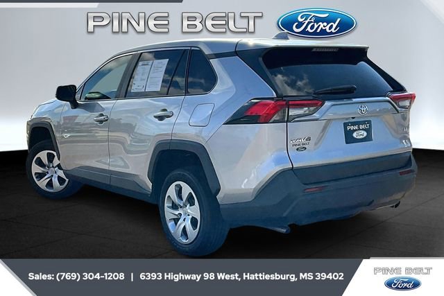 Used 2022 Toyota RAV4 LE image 2