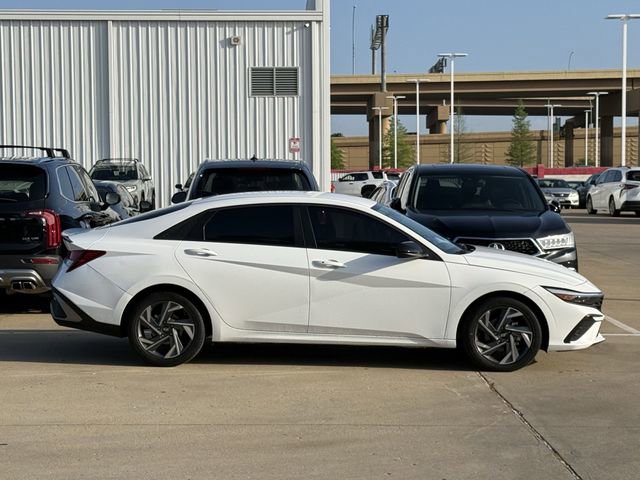 Used 2025 Hyundai Elantra Sport image 3
