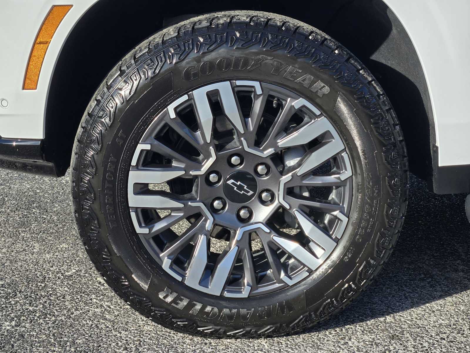 Certified 2026 Chevrolet Tahoe Z71 w/ Comfort Package AWD/4WD image 13