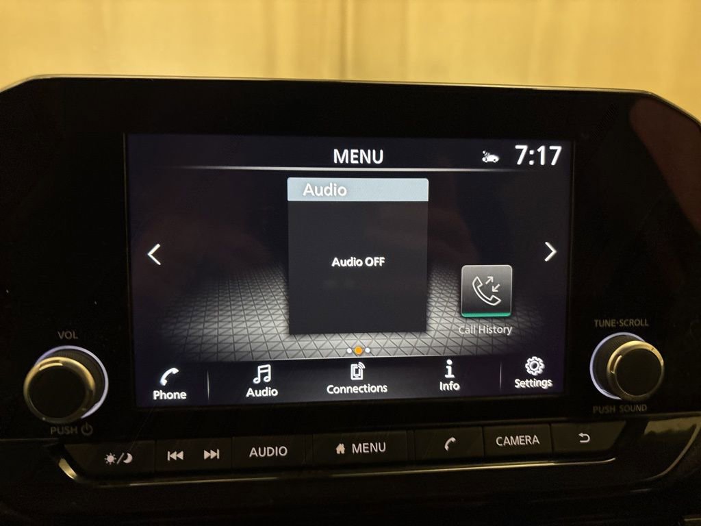 Used 2025 Nissan Pathfinder SV image 16