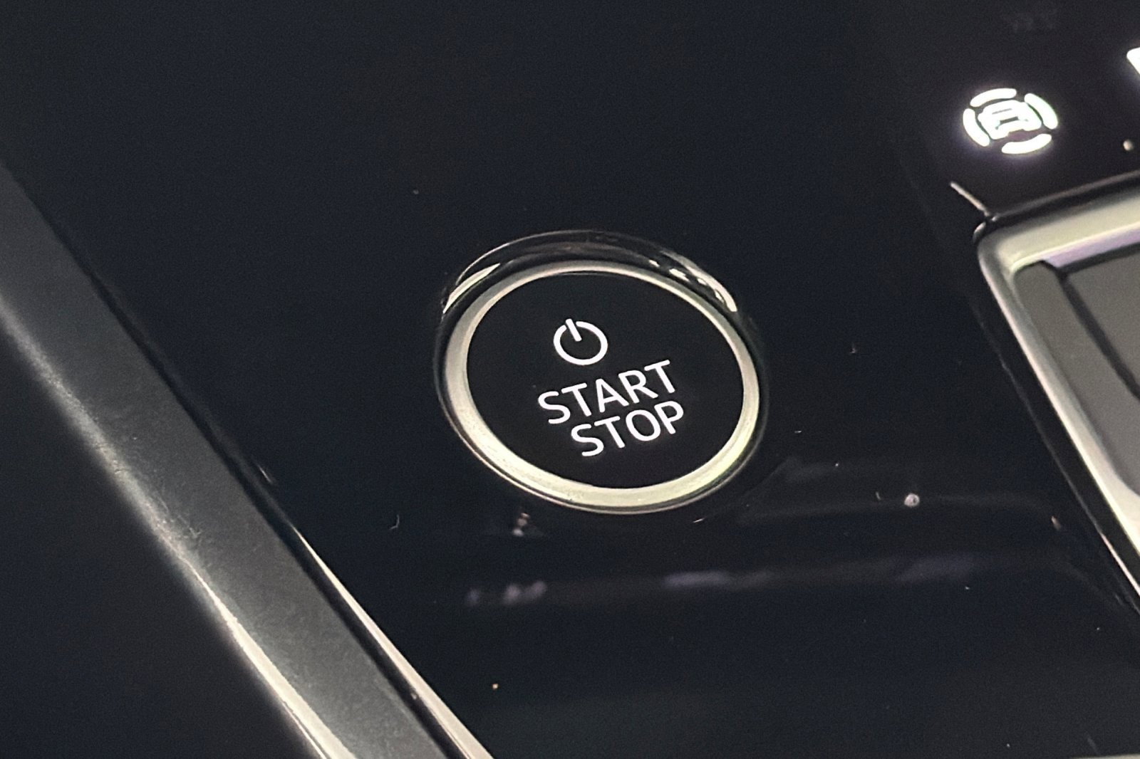 Used 2025 Audi Q4 e-tron Premium w/ Convenience Package image 22