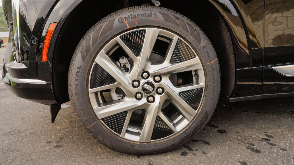New 2027 Cadillac Optiq Luxury AWD/4WD image 7