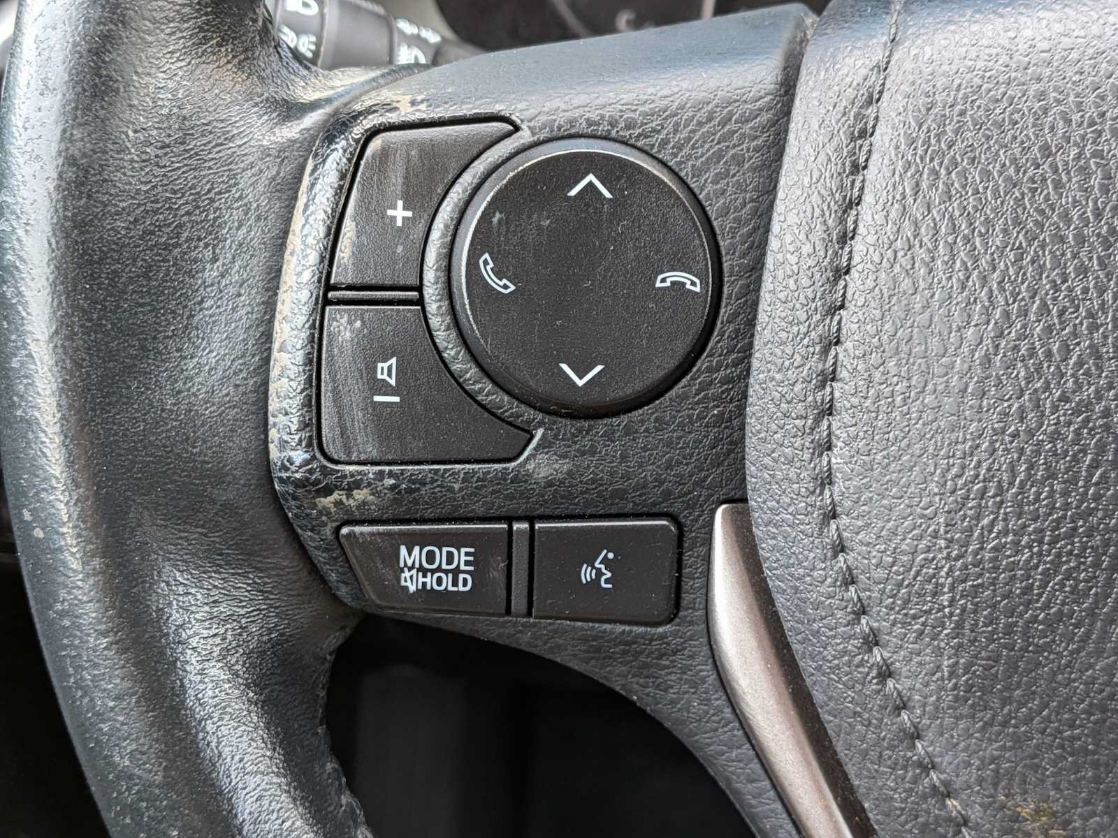 Used 2016 Toyota RAV4 XLE AWD/4WD image 17