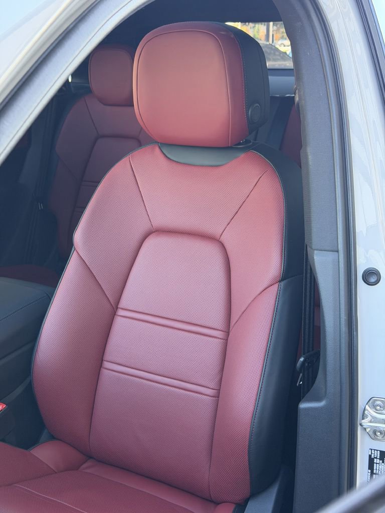 Used 2024 Porsche Cayenne Coupe image 28