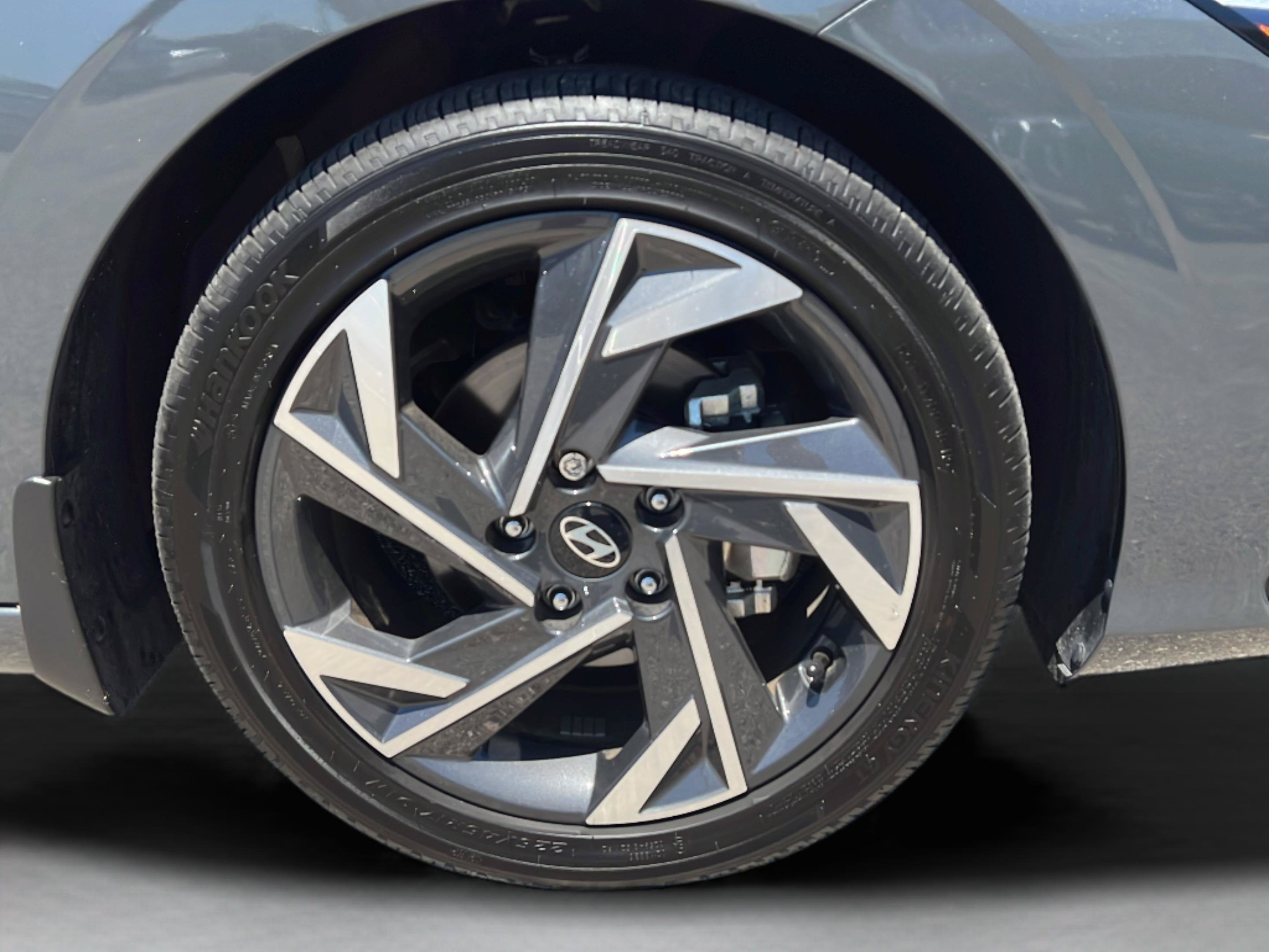 Certified 2025 Hyundai Elantra Limited FWD image 29