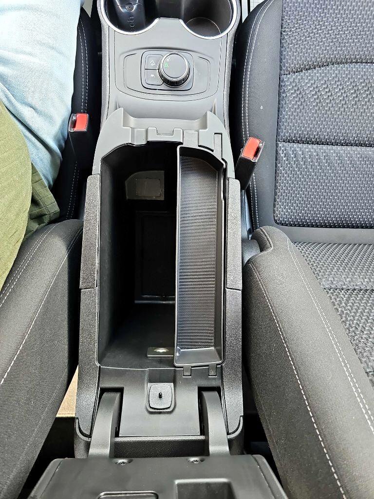 Used 2024 GMC Terrain SLE image 32
