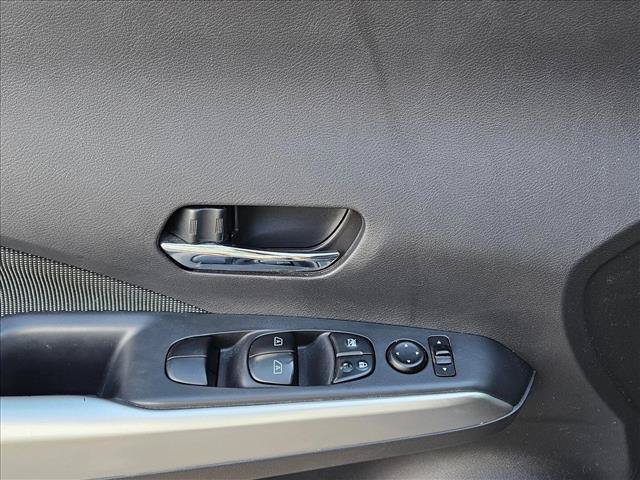 Used 2018 Nissan Kicks SV FWD image 11