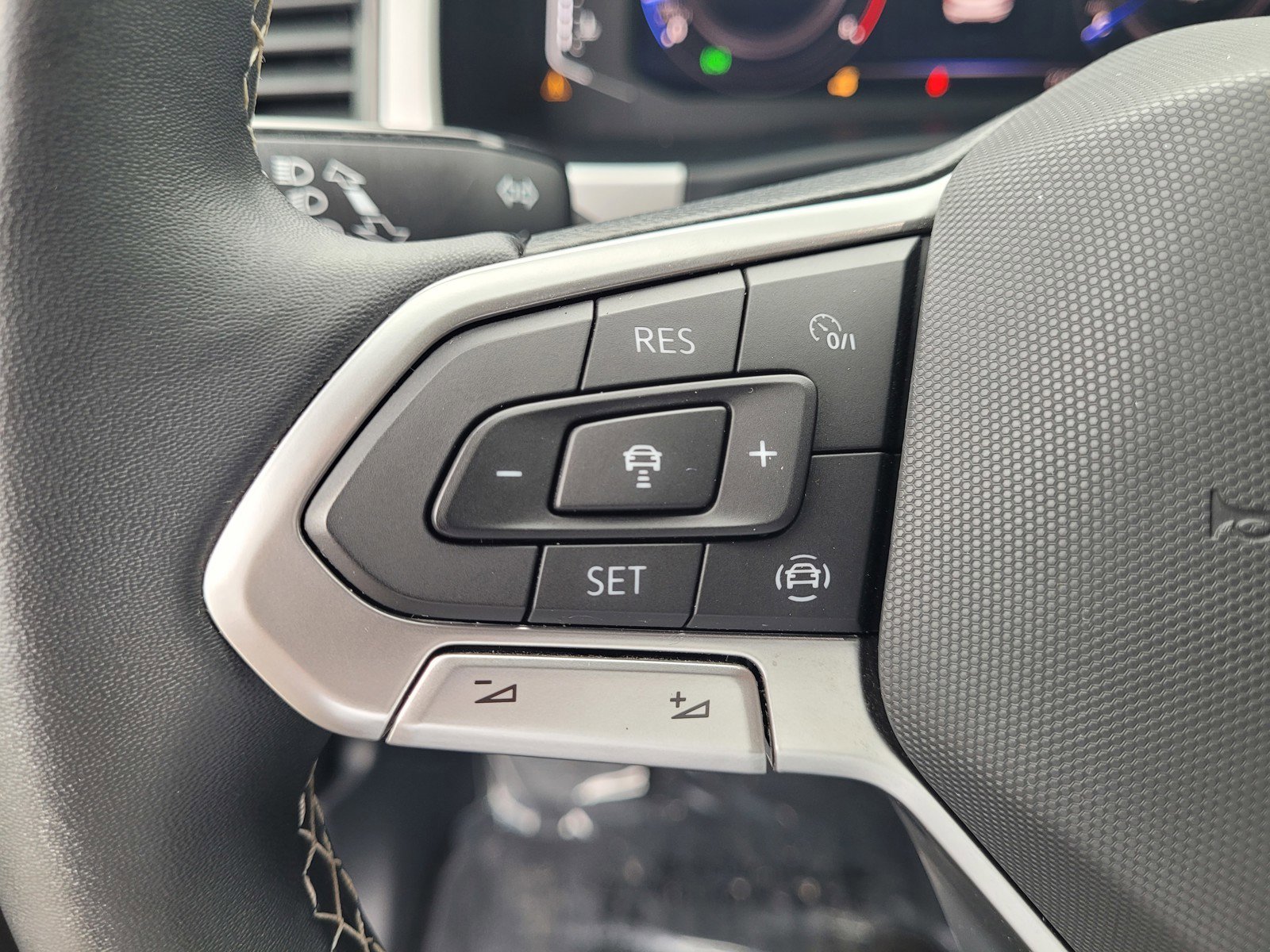 Used 2022 Volkswagen Atlas Cross Sport SE image 21