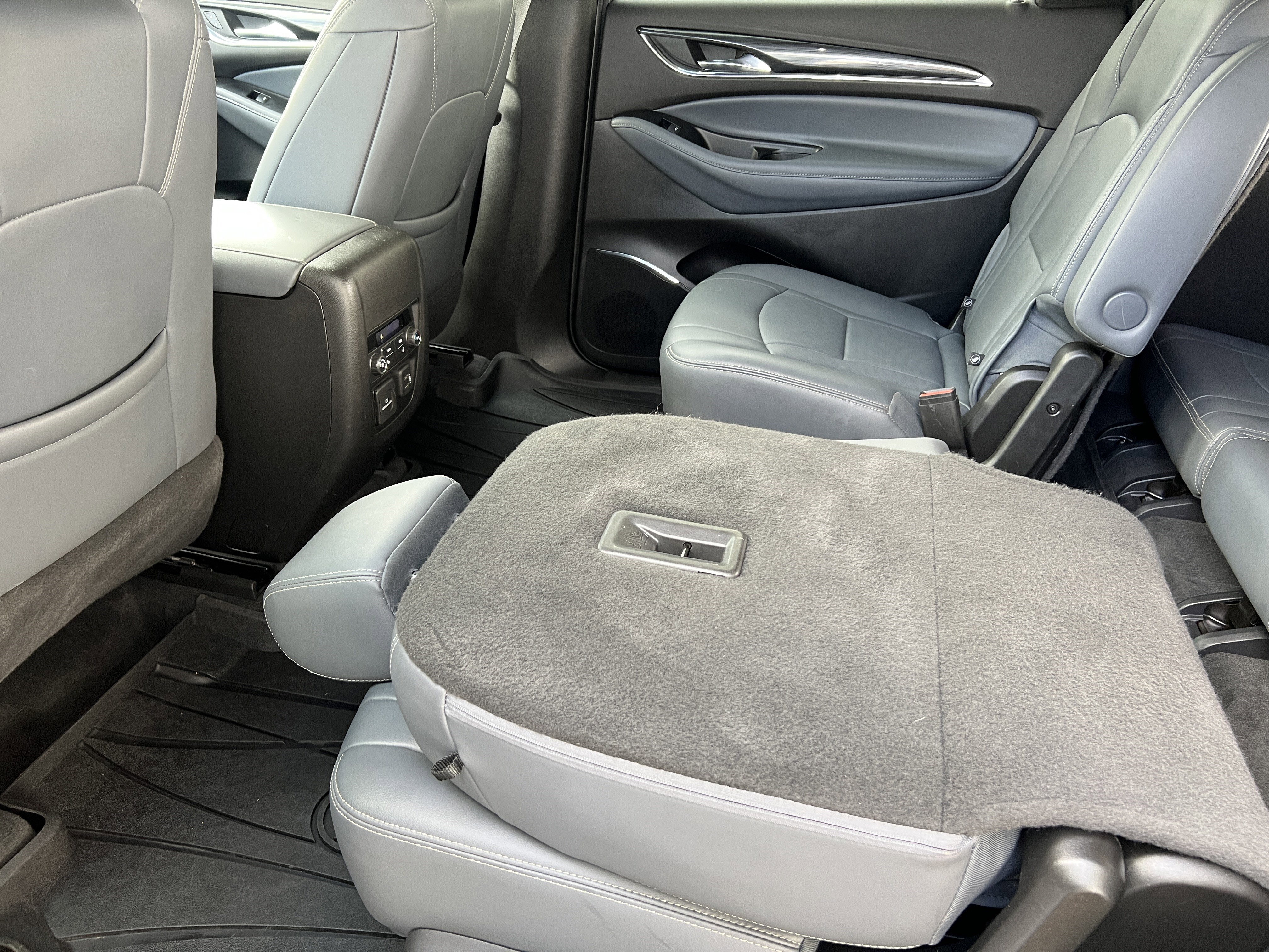 Used 2023 Buick Enclave Premium image 17