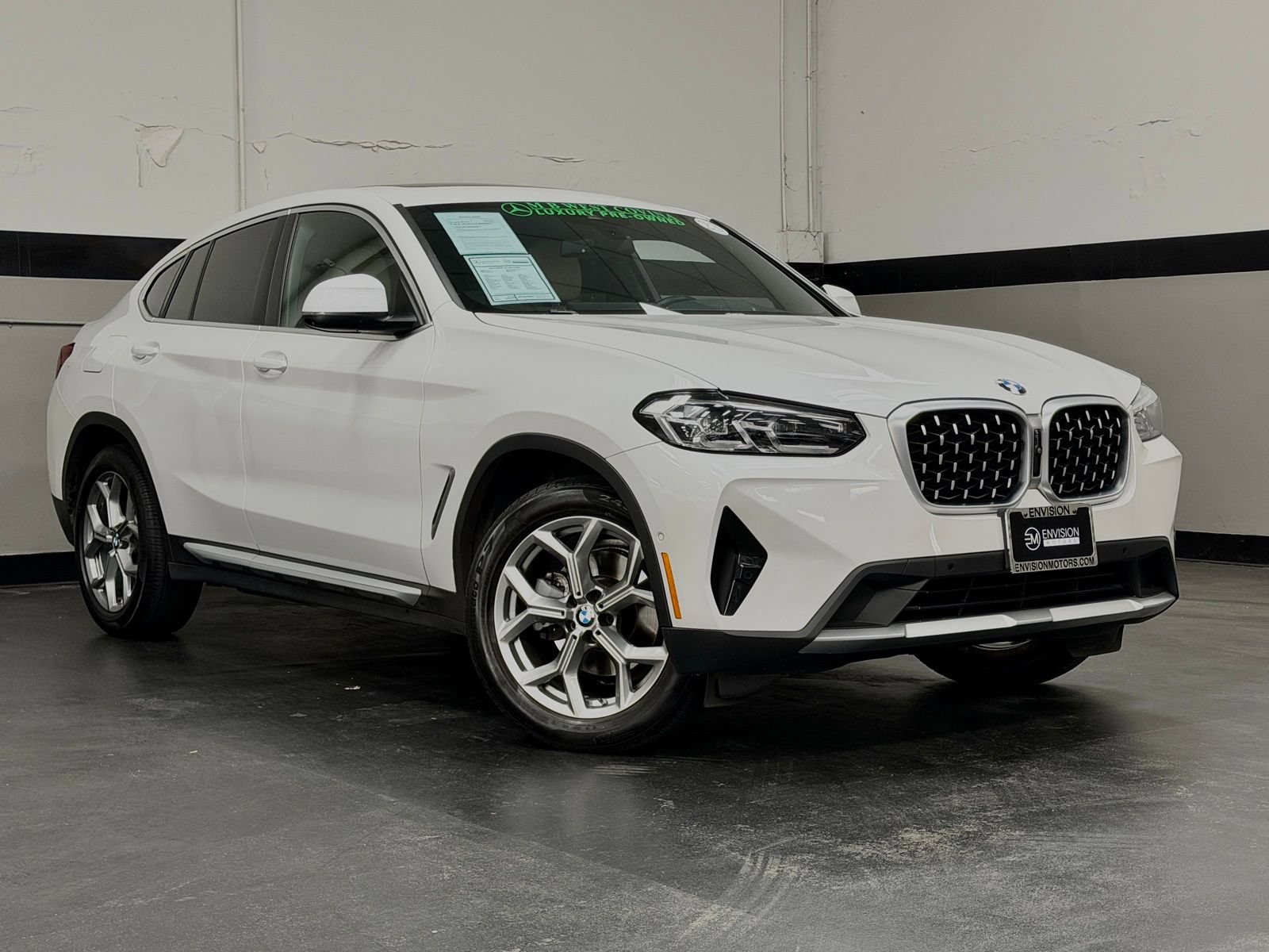 Used 2023 BMW X4 xDrive30i w/ Parking Assistance Package AWD/4WD image 2