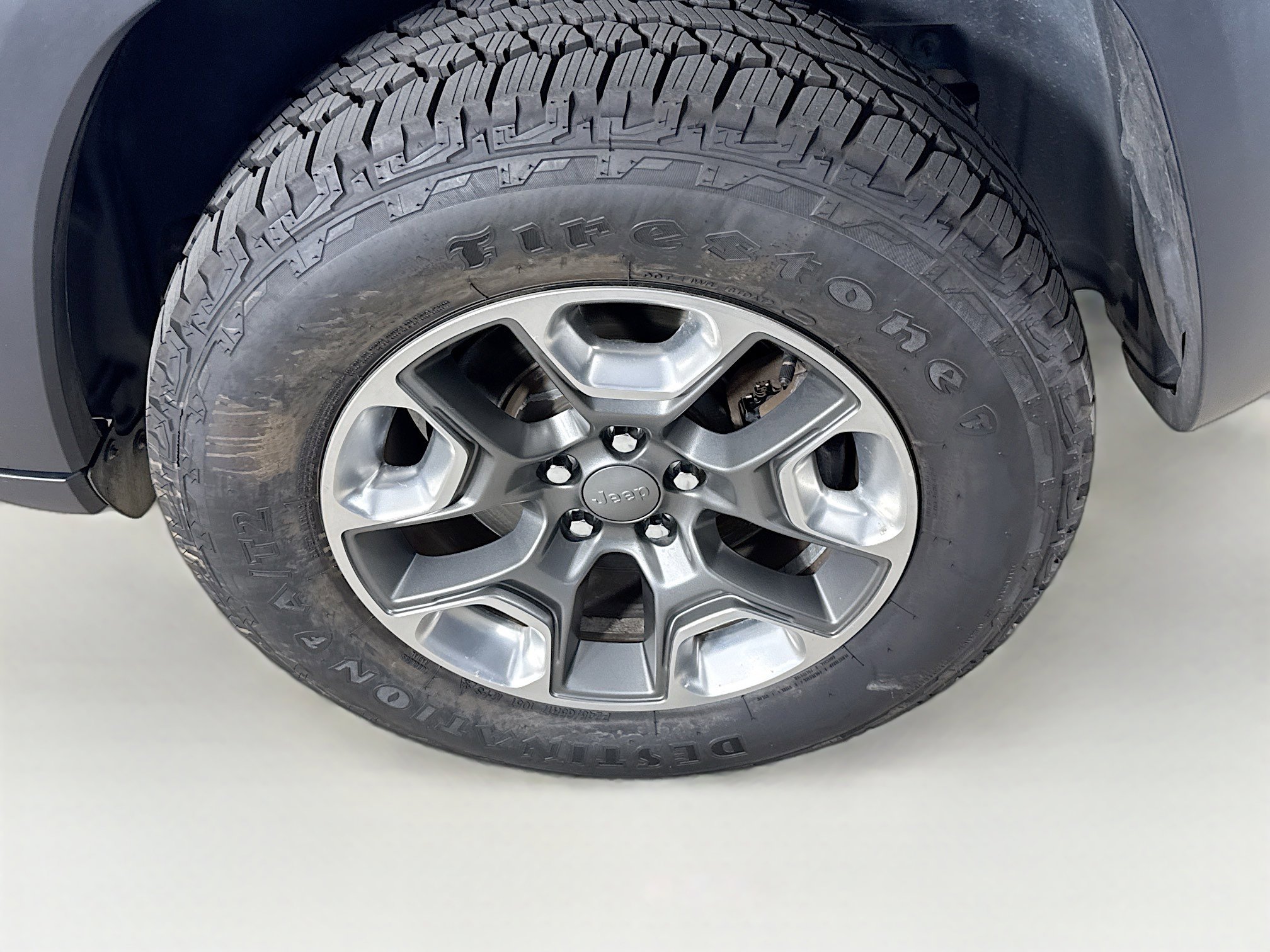 Used 2019 Jeep Cherokee Trailhawk w/ Comfort/Convenience Group AWD/4WD image 38