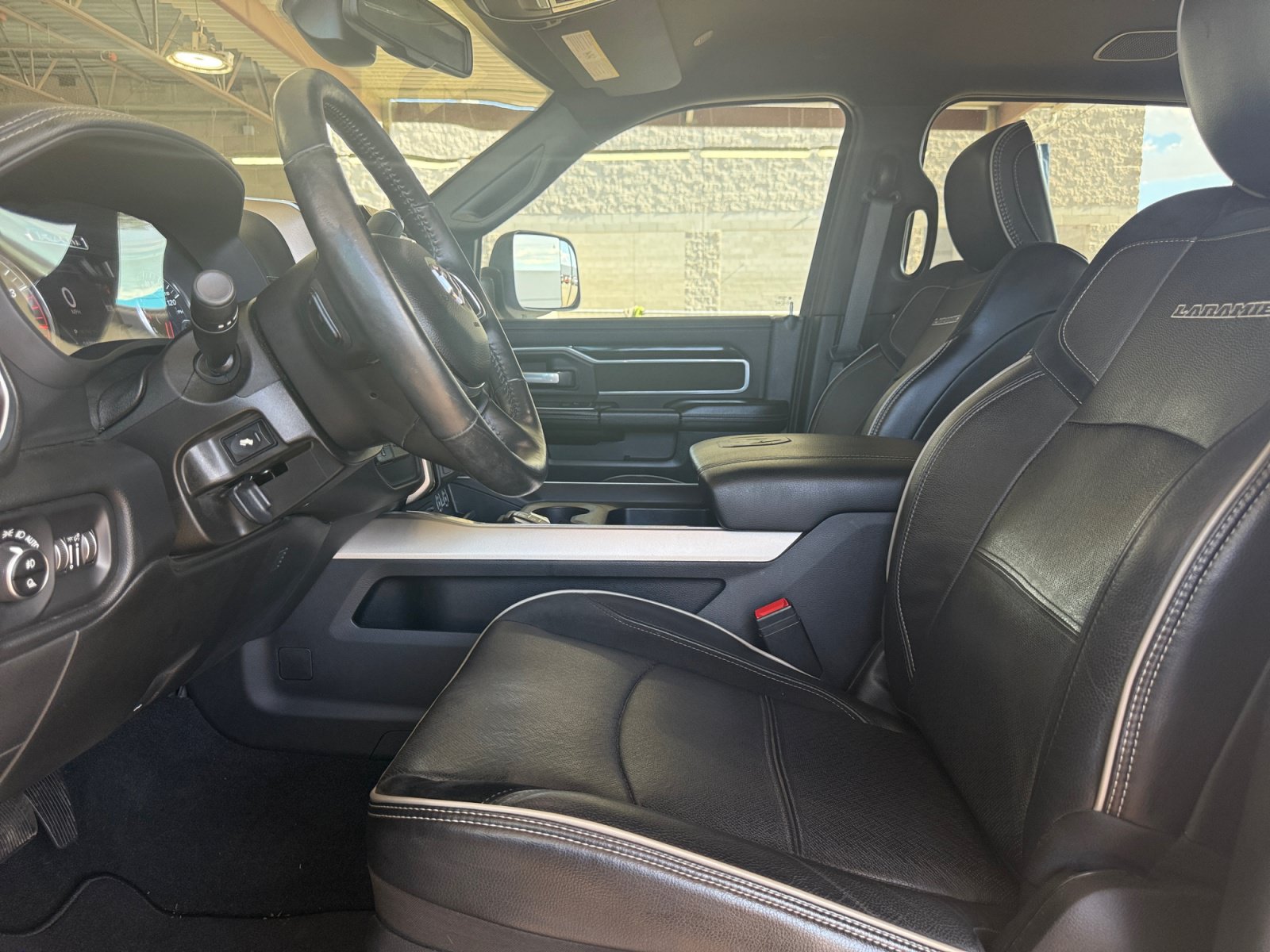 Used 2019 RAM 3500 Laramie w/ Black Appearance Package AWD/4WD image 15