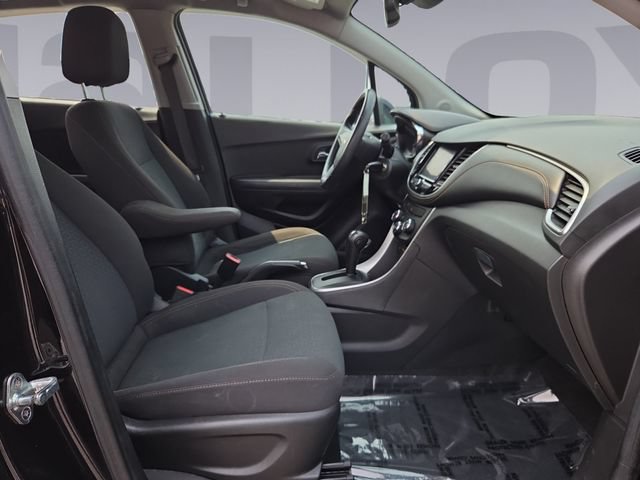 Used 2020 Chevrolet Trax LS w/ LPO, Protection Package AWD/4WD image 17