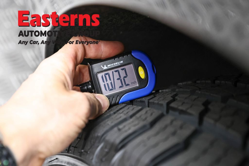 Used 2021 Buick Enclave Essence w/ Sport Touring Edition image 30