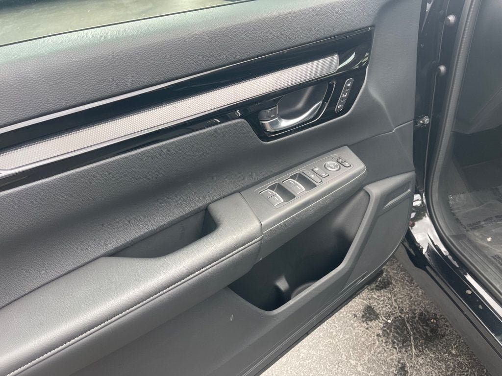 Used 2025 Honda CR-V EX-L image 11