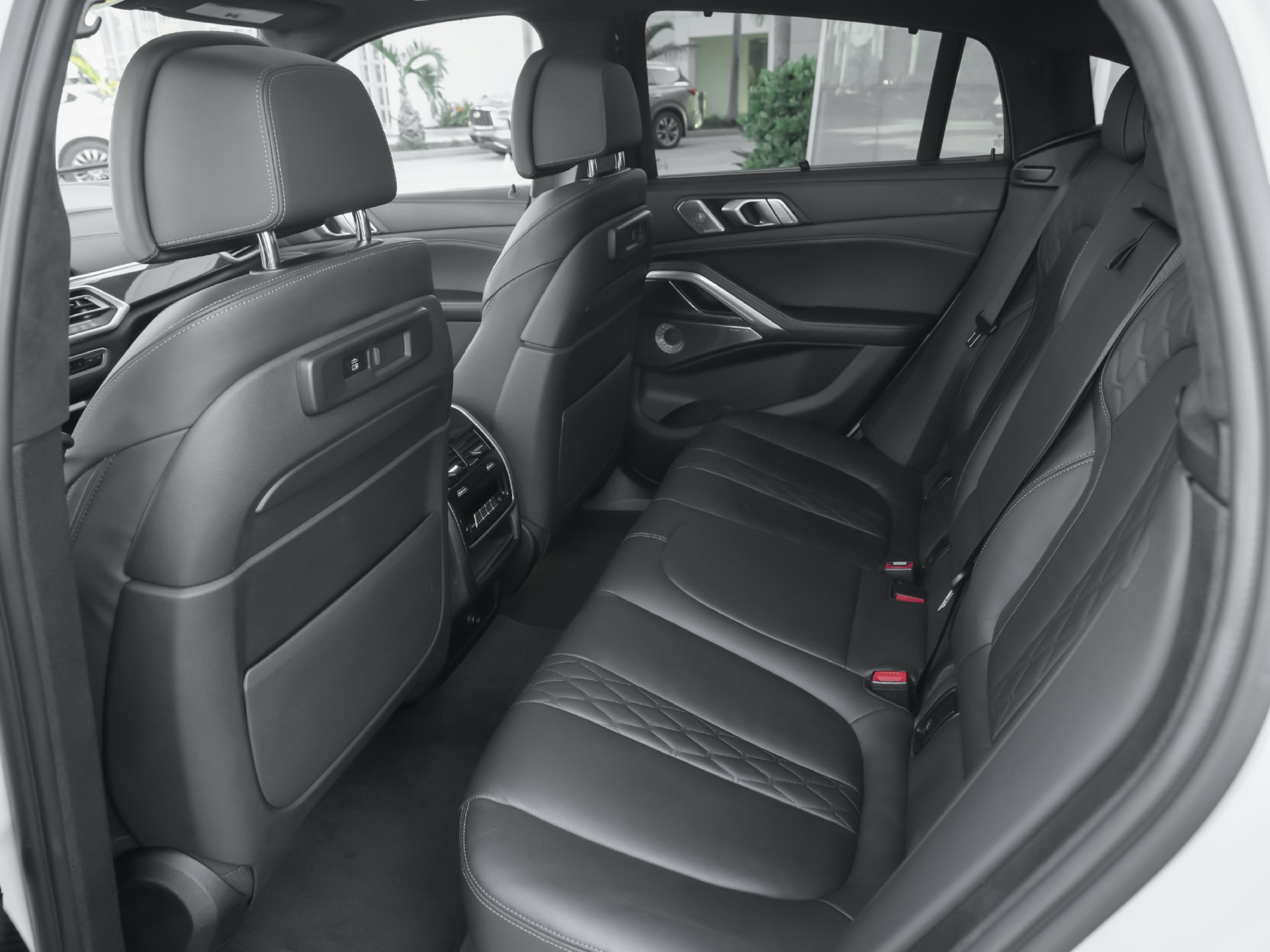 Used 2023 BMW X6 M50i w/ Executive Package AWD/4WD image 6