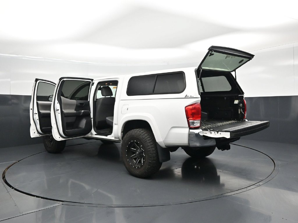 Used 2017 Toyota Tacoma SR5 w/ Tow Package AWD/4WD image 29