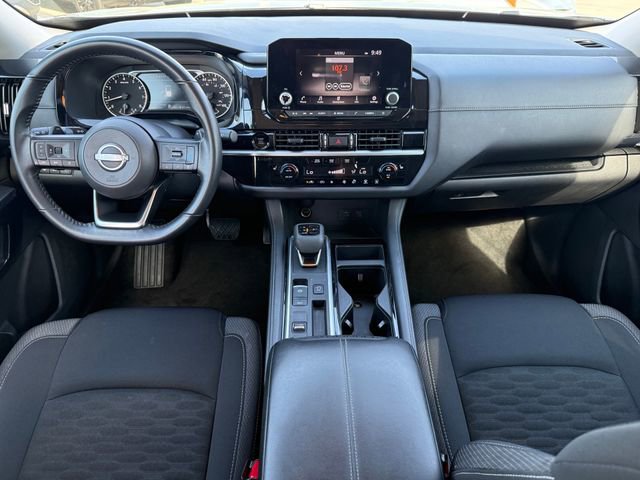 Used 2025 Nissan Pathfinder SV image 25