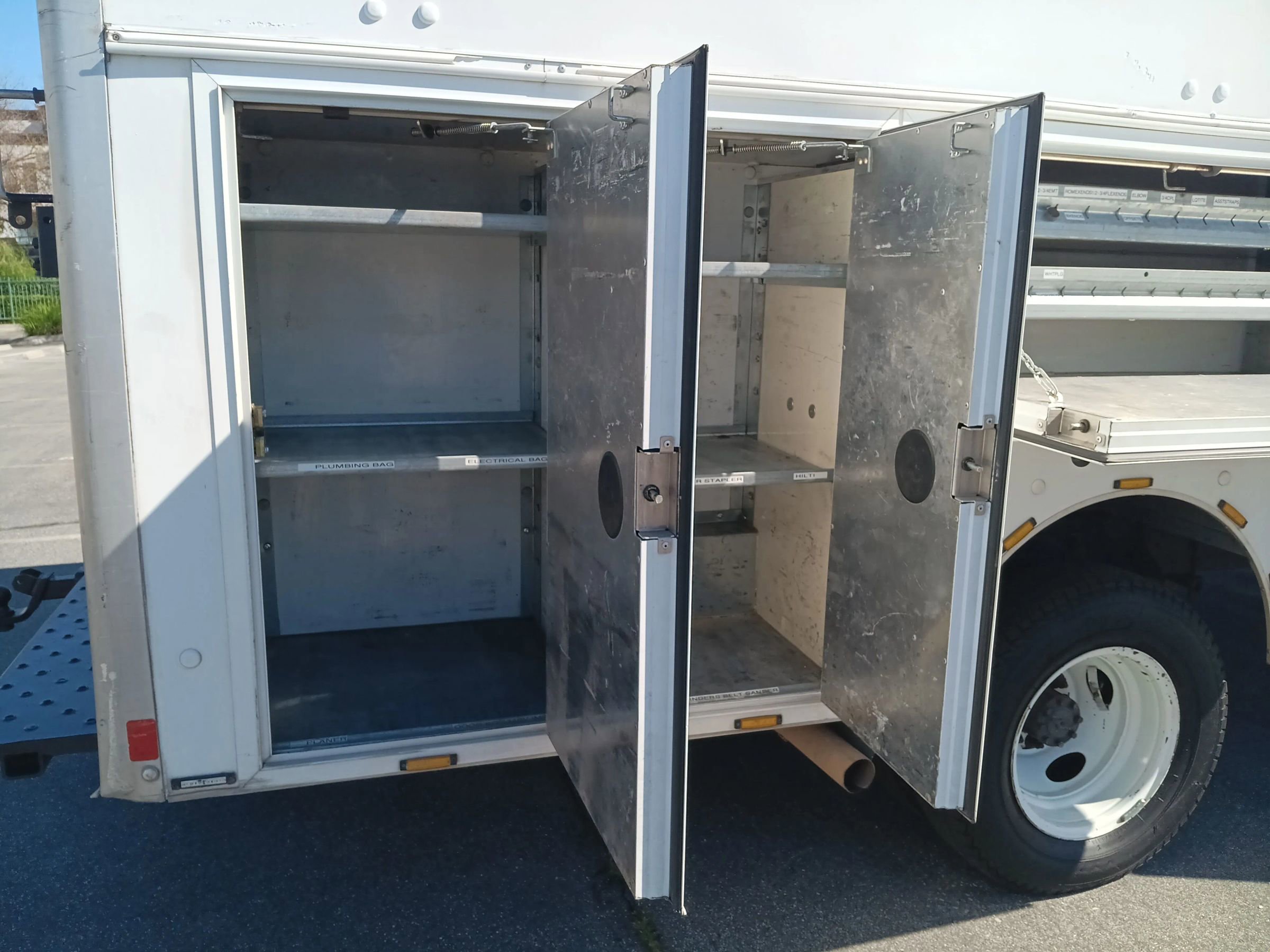 Used 2013 Ford E-450 and Econoline 450 Super Duty w/ Interior Upgrade Pkg RWD image 21