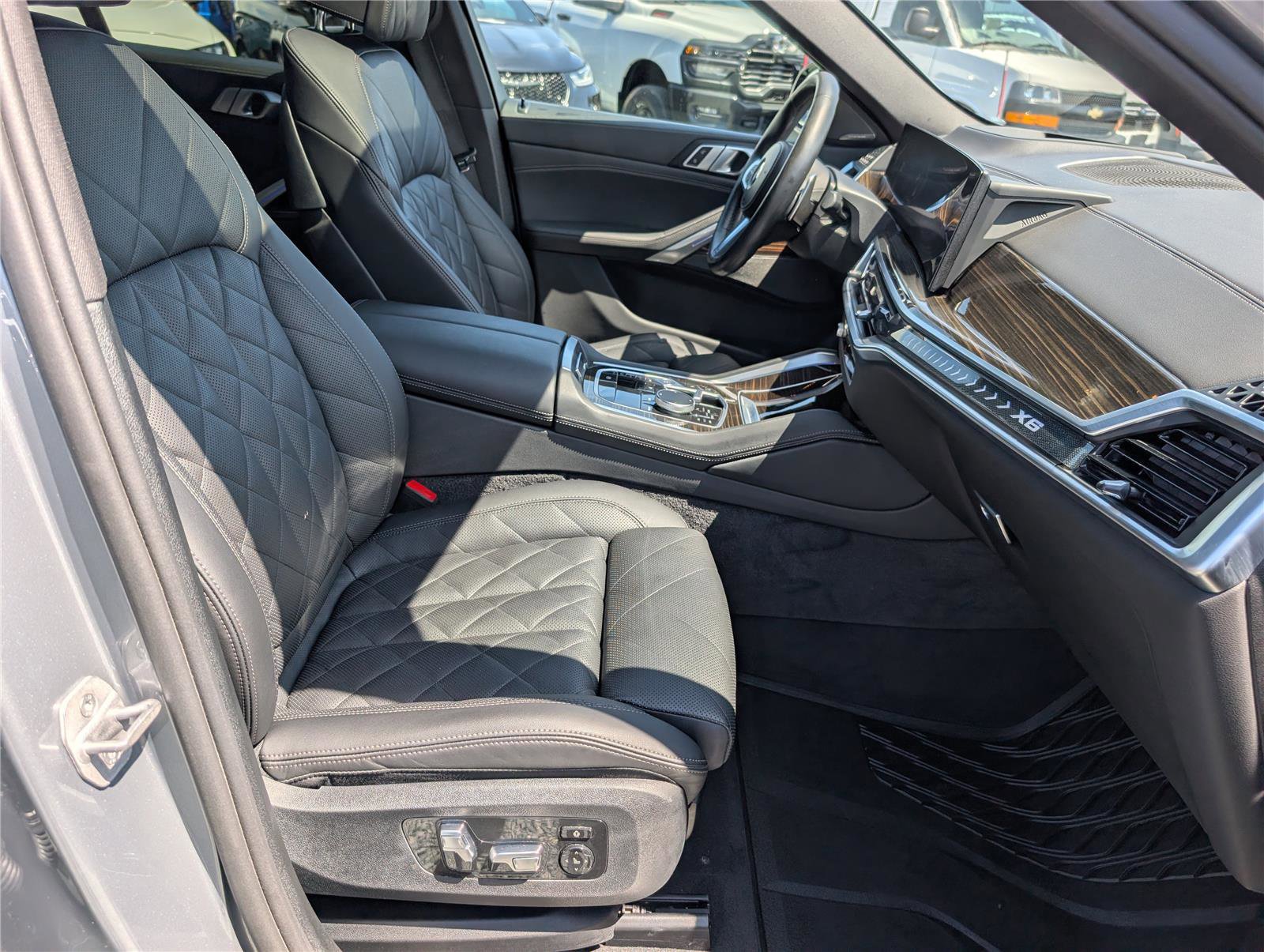 Used 2024 BMW X6 xDrive40i w/ Premium Package image 11