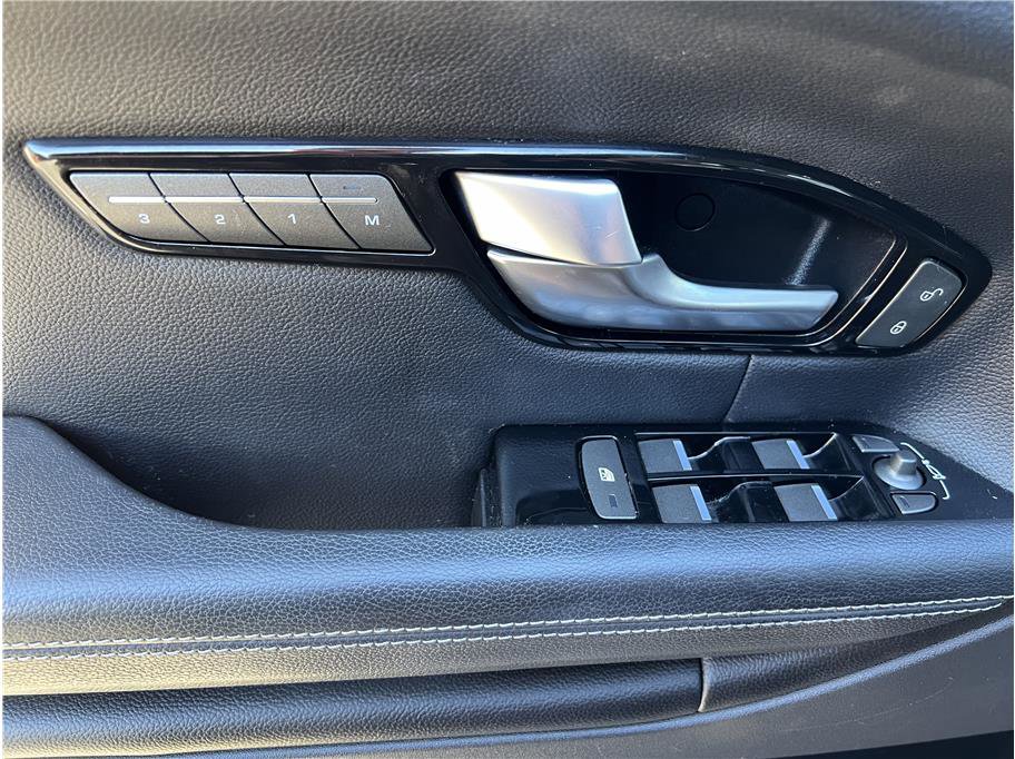 Used 2018 Land Rover Range Rover Evoque image 18