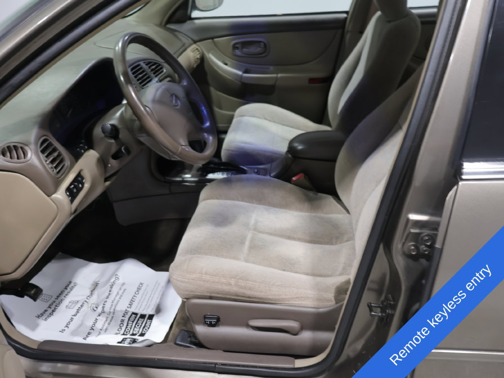 Used 2000 Oldsmobile Intrigue GL FWD image 2