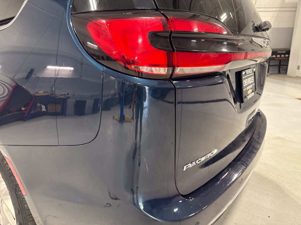 Used 2023 Chrysler Pacifica Touring-L FWD image 56