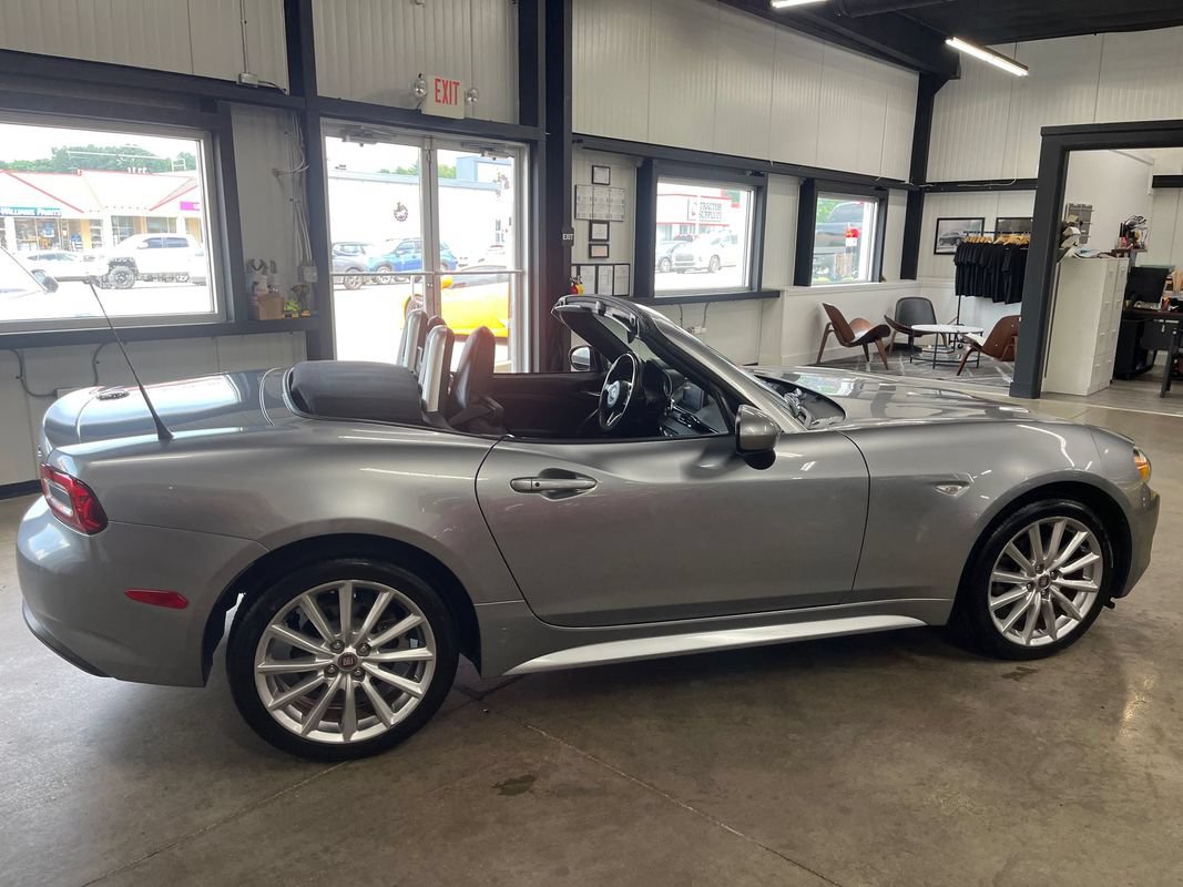 Used 2017 FIAT 124 Spider Lusso RWD image 22