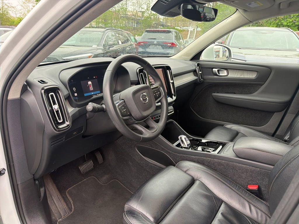 Used 2023 Volvo XC40 B5 Plus AWD/4WD image 20