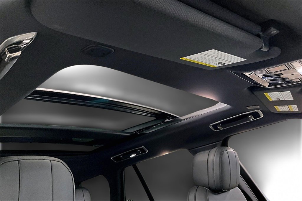 Used 2023 Land Rover Range Rover SE image 25