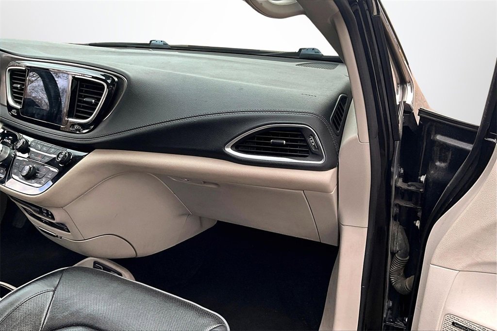Used 2019 Chrysler Pacifica Limited w/ Tire & Wheel Group image 24