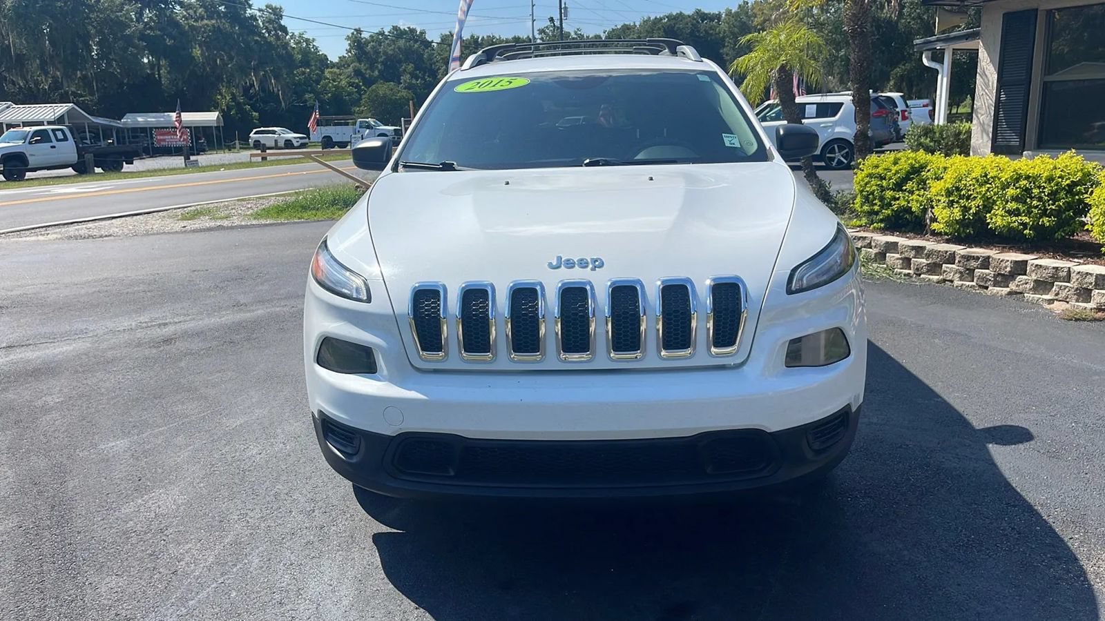Used 2015 Jeep Cherokee Sport FWD image 2