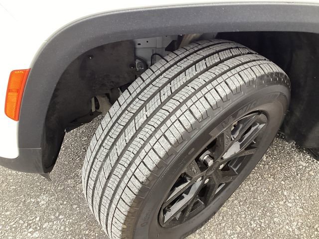 Certified 2024 Jeep Grand Cherokee Altitude image 19