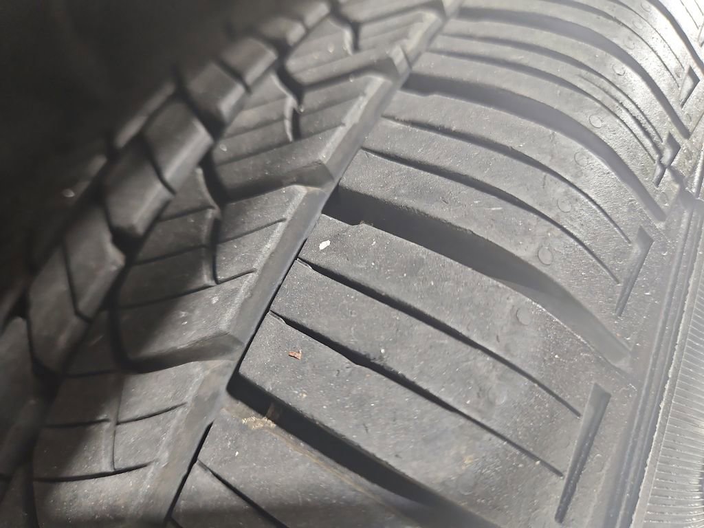 Used 2020 Ford Escape SE Sport image 27