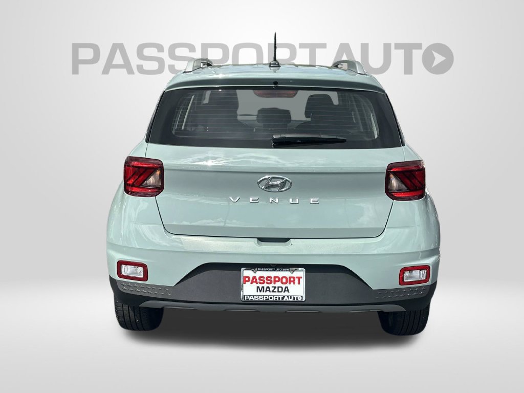 Used 2025 Hyundai Venue SEL FWD image 3