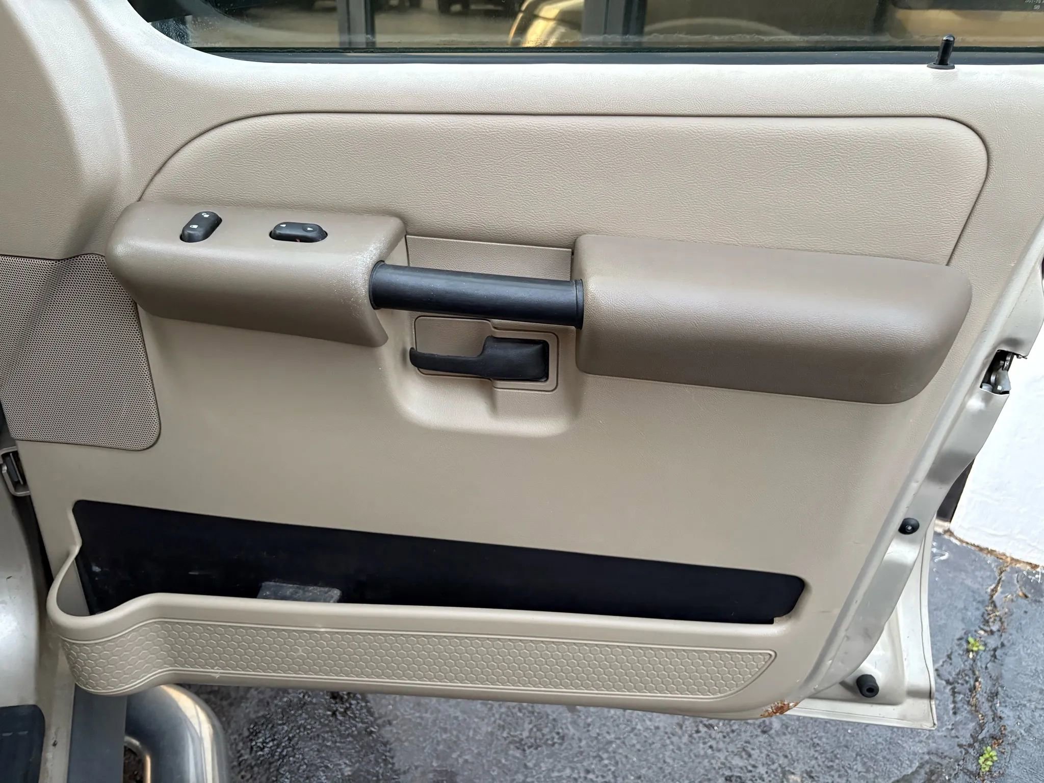 Used 2005 Ford Explorer Sport Trac XLS RWD image 19