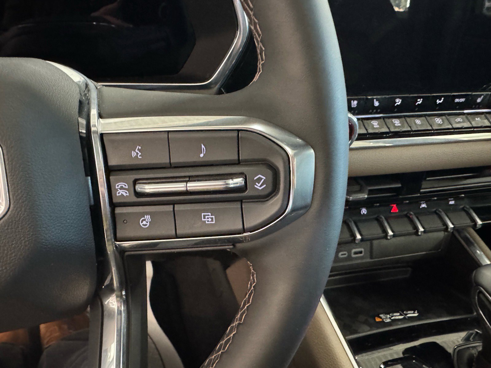 Used 2025 GMC Canyon Denali image 21