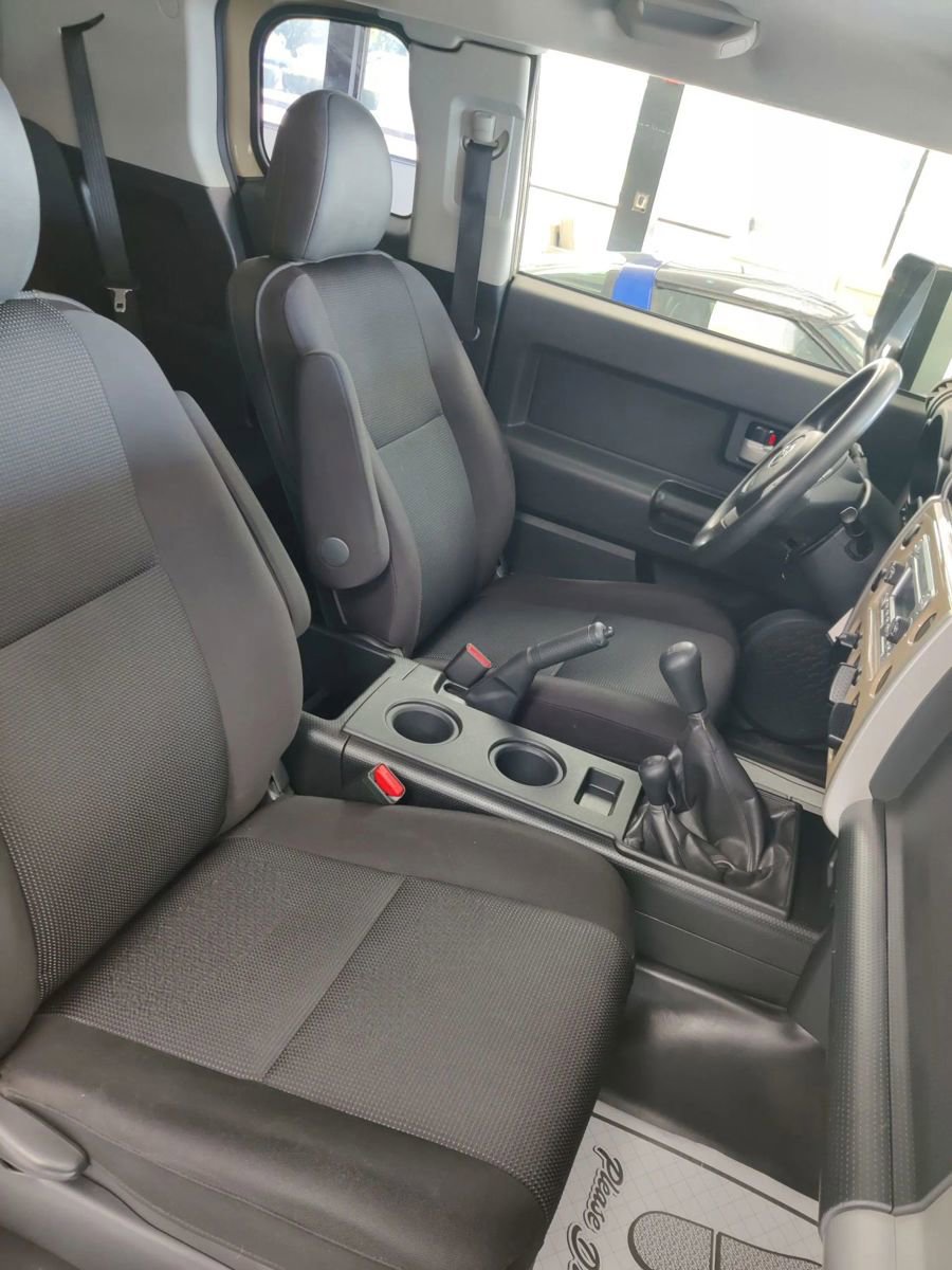 Used 2014 Toyota FJ Cruiser 4WD w/ Convenience Package image 13